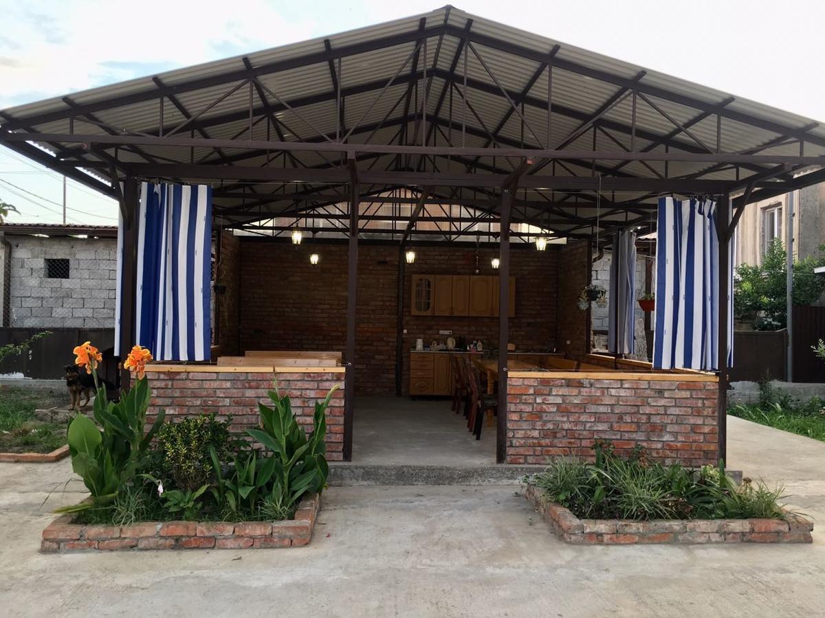 Guest House Nadia Sukhumi Luaran gambar