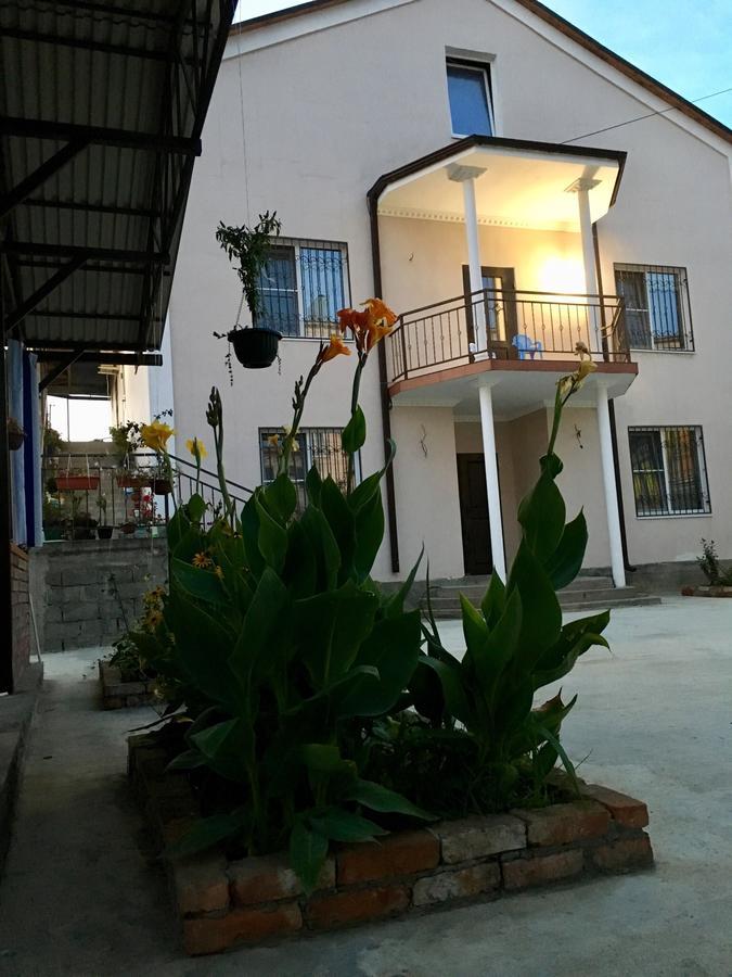 Guest House Nadia Sukhumi Luaran gambar