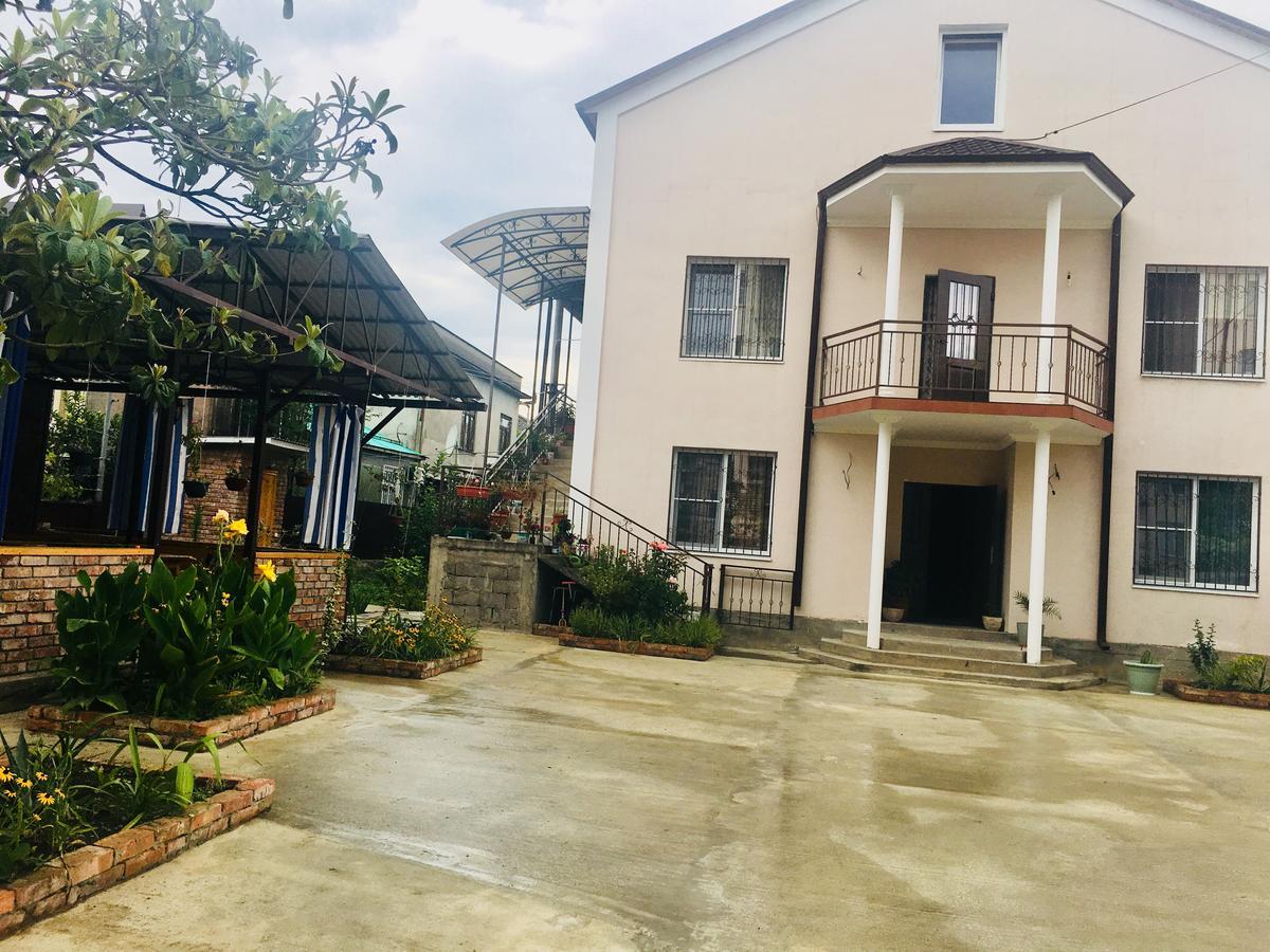 Guest House Nadia Sukhumi Luaran gambar