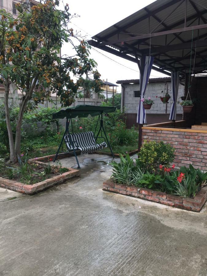 Guest House Nadia Sukhumi Luaran gambar